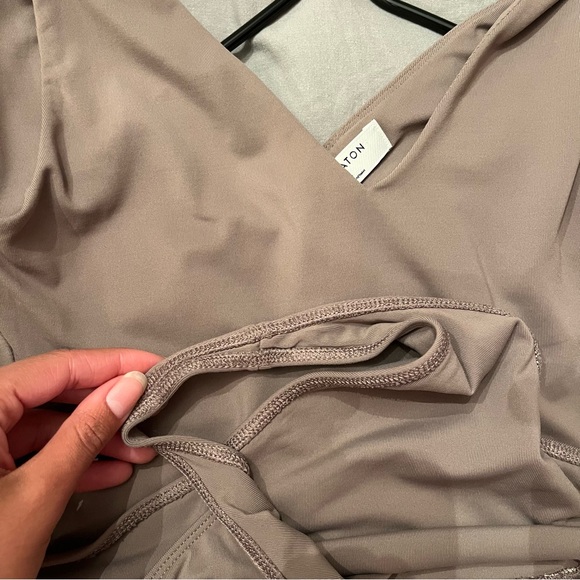 Aritzia Babaton contour V-neck bodysuit - Picture 5 of 5